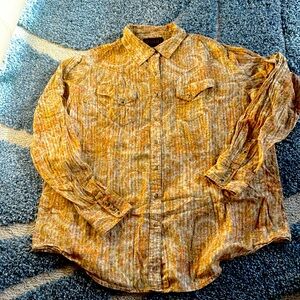 Gently used.REPOSH..Ariat XL pearl snap top neutral paisley floral western shirt